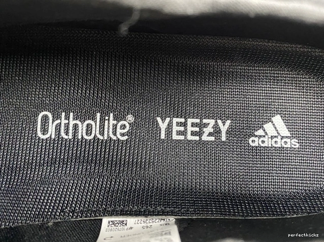 400 ADIDAS YEEZY H68032 0812